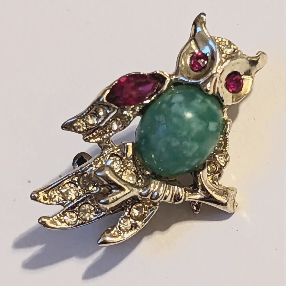 Vintage Tiny Owl Peking Cabochon Belly Glam Ruby Red Rhinestone Pin Brooch